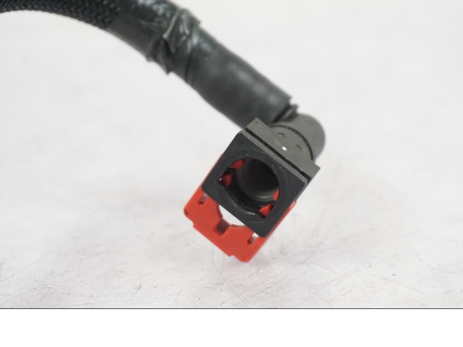 Baksidan på Bensinledning från en Kawasaki ZX-6R -2011 motorcykel.