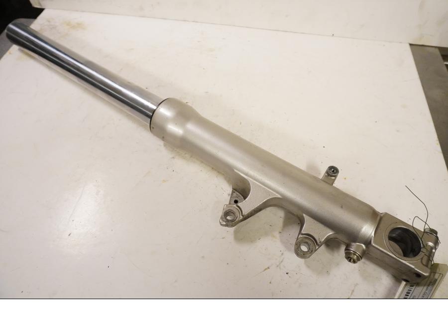 Framsidan på Gaffelben från en Suzuki GSX-R 600 -2000 motorcykel.