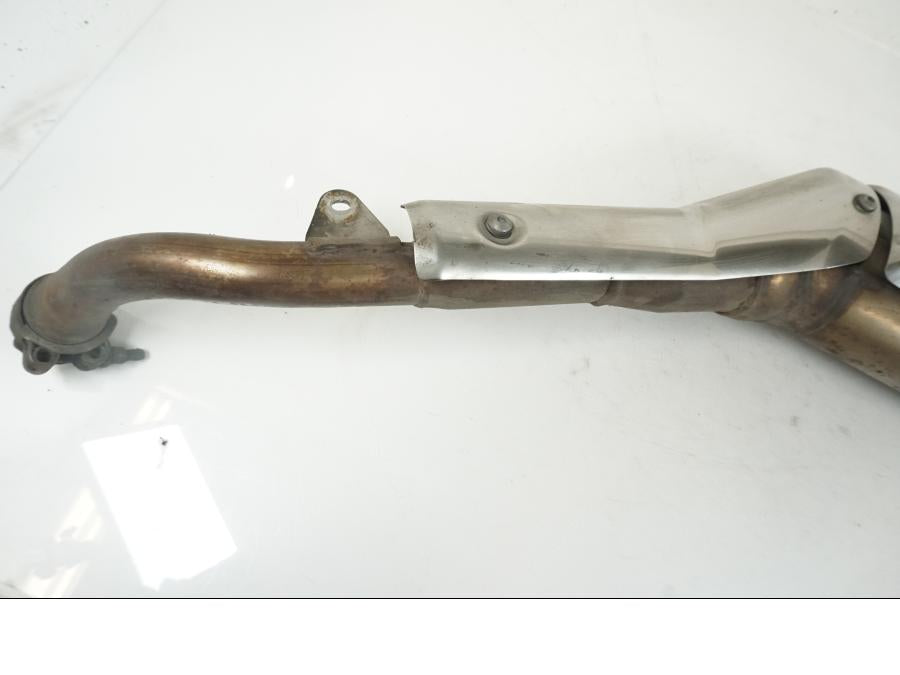 Baksidan på Ljuddämpare från en Honda XL 1000 V -2008 motorcykel.