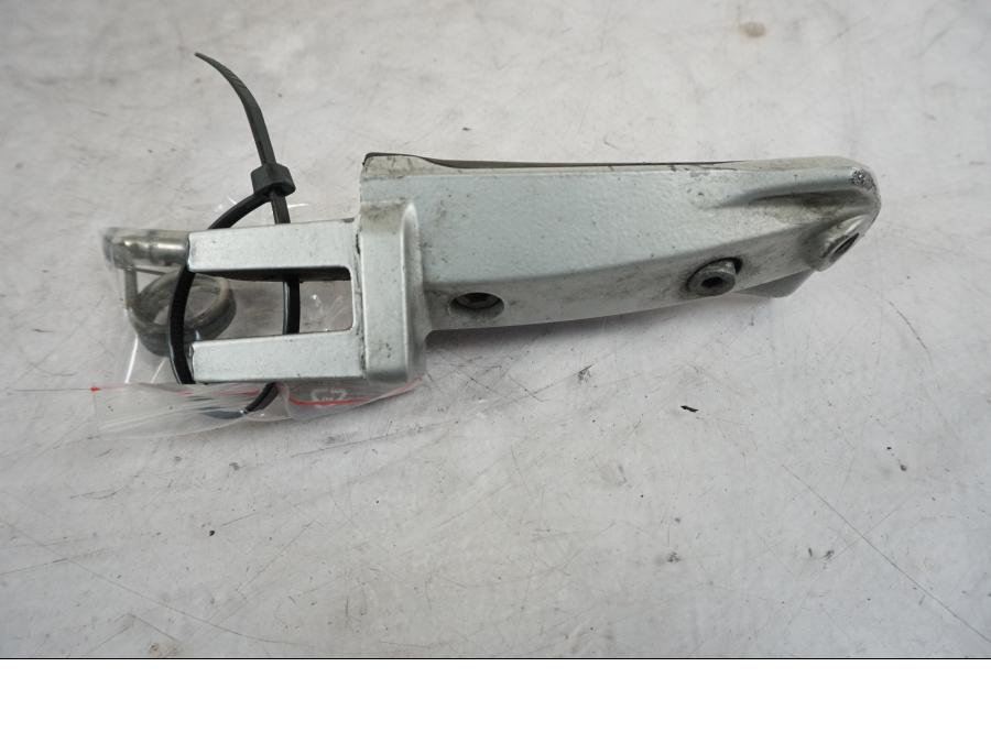 Baksidan på Fotpinne från en BMW R 850 R -2004 motorcykel.