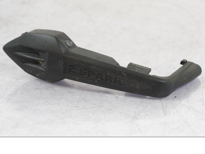 Framsidan på Tändspole Kåpa från en BMW R 1200 GS -2005 motorcykel.