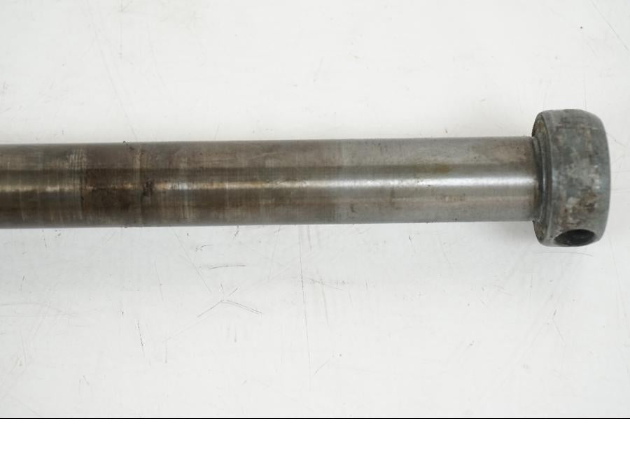 Höger sida på Axel från en Suzuki GS 1000 -1978 motorcykel.