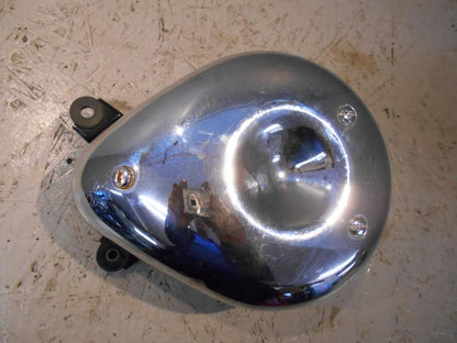 Framsidan på Verktygslåda från en Suzuki VZ 800 -2000 motorcykel.