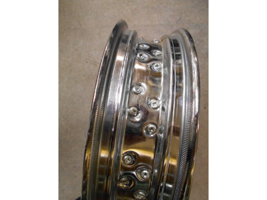 Snett uppifrån på Fälg från en Honda VT 750 -2008 motorcykel.