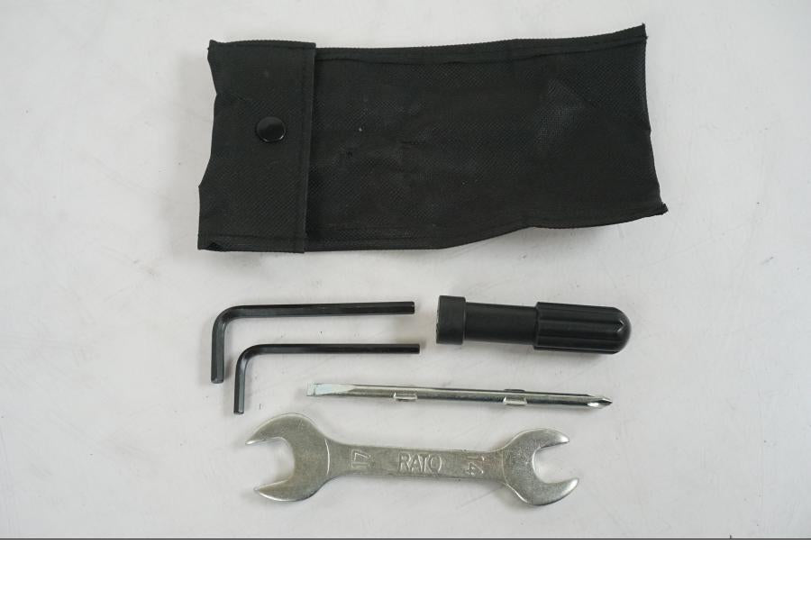 Framsidan på Verktyg från en Kawasaki Z 900 -2021 motorcykel.