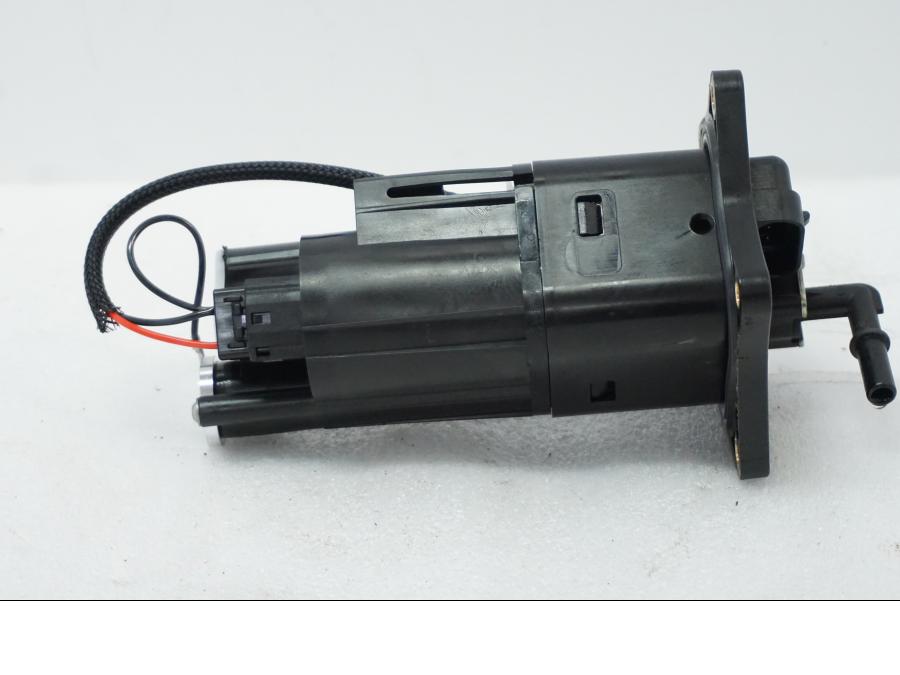 Framsidan på Bensinpump insprut från en KTM 1290 Super Adventure R -2021 motorcykel.