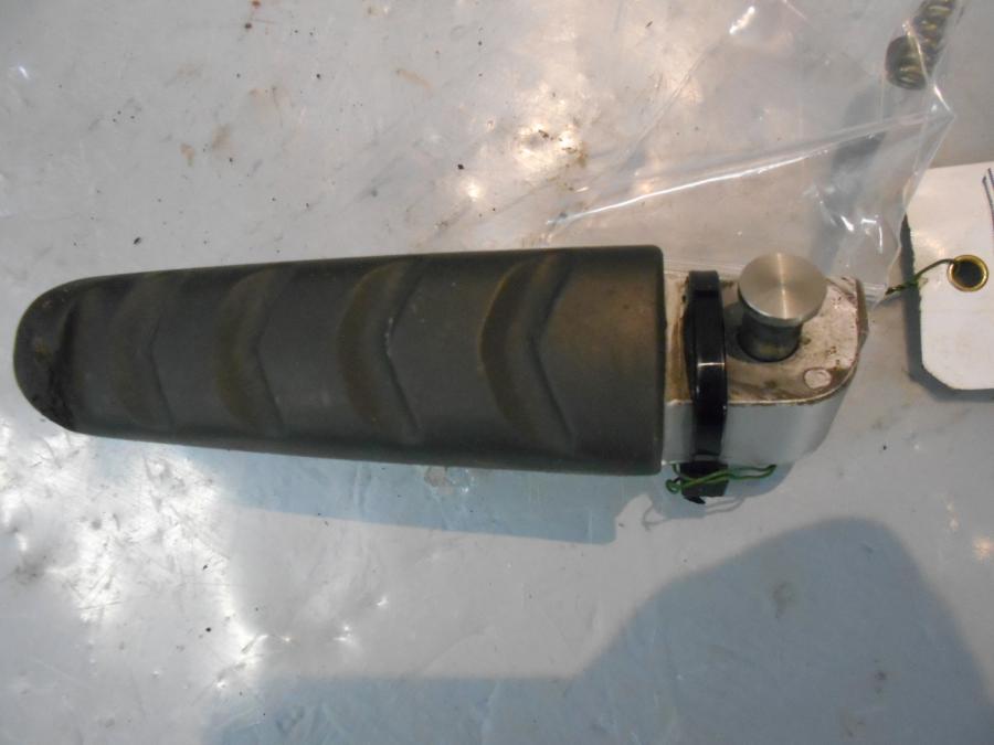 Framsidan på Fotpinne från en BMW R 1200 RS -2016 motorcykel.