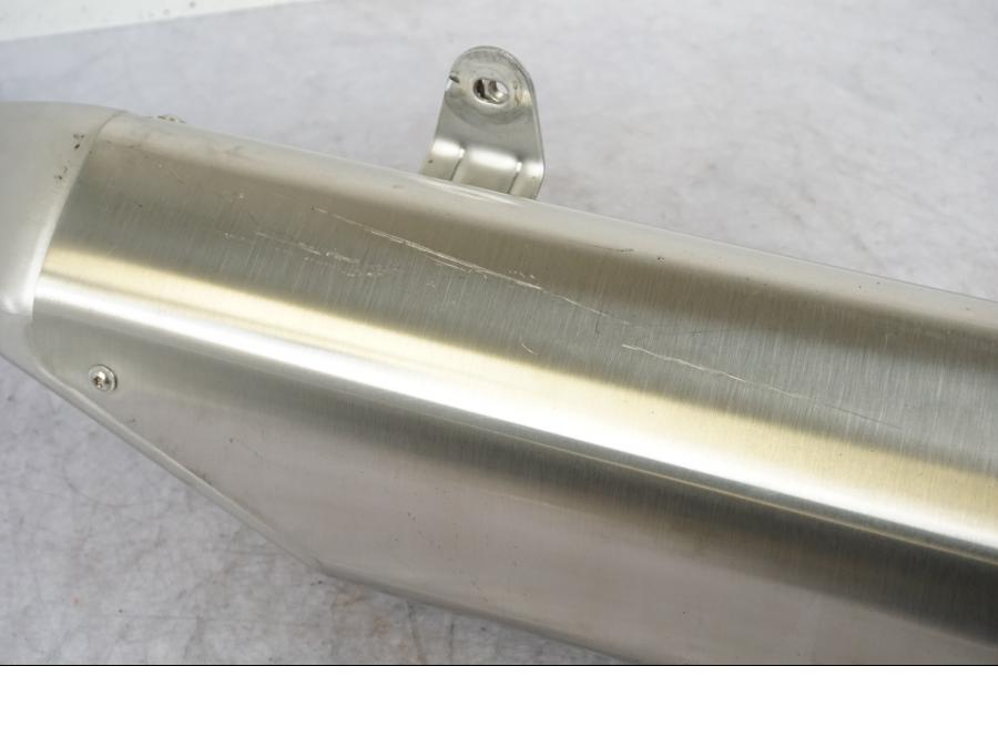 Höger sida på Ljuddämpare från en BMW K 1600 -2012 motorcykel.