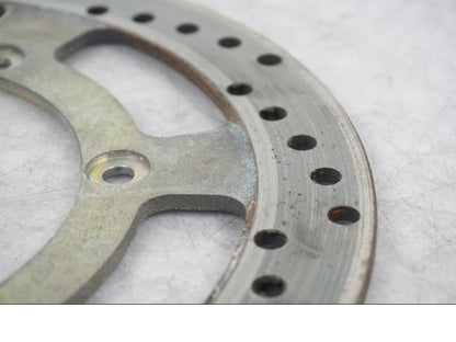 Baksidan på Bromsskiva från en Yamaha XT 600 -1999 motorcykel.