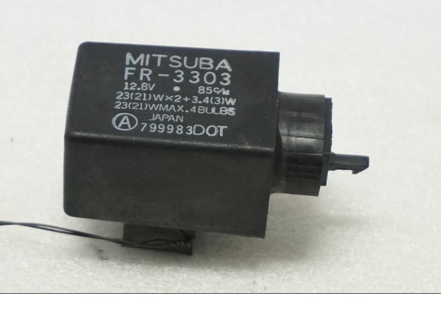 Framsidan på Blinkersrelä från en Honda CBR 900 RR -1998 motorcykel.