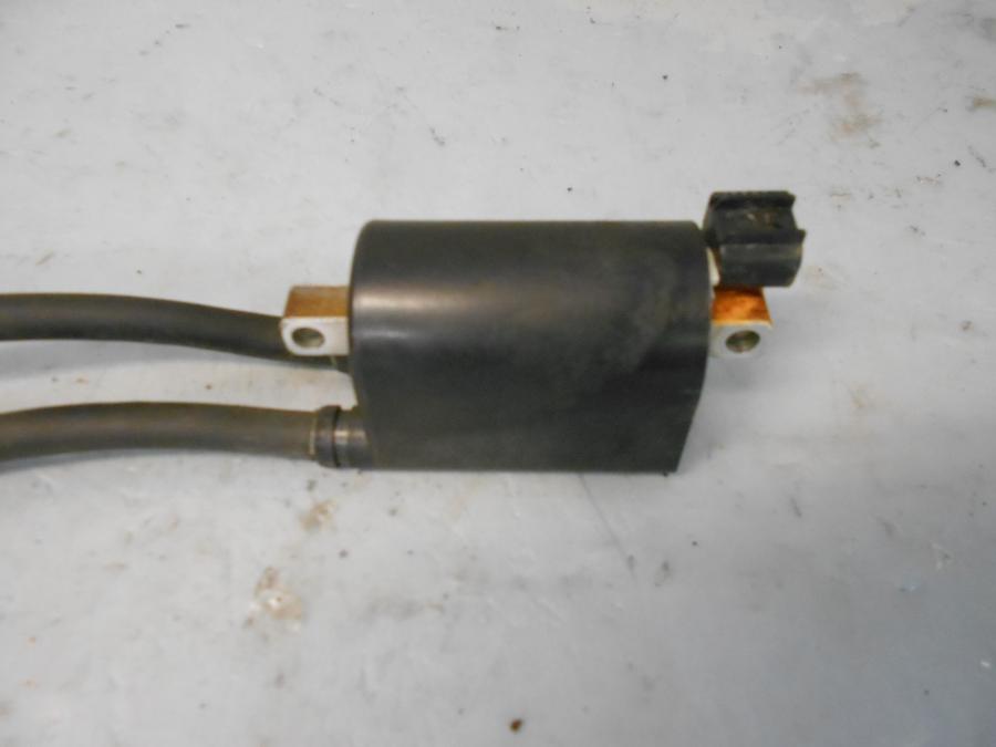 Framsidan på Tändspole från en Suzuki GSX 1400 -2003 motorcykel.