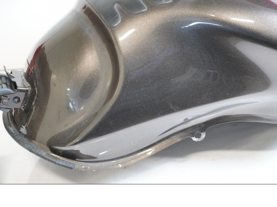 Extrabild1 på Bensintank från en Kawasaki Versys 1000 -2012 motorcykel.