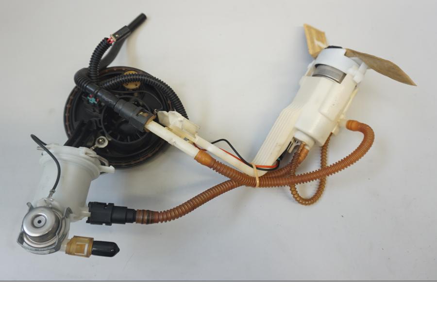 Baksidan på Bensinpump insprut från en H-D Touring Road King Classic FLHRCI -2008 motorcykel.