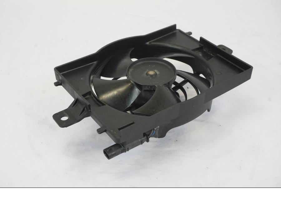 Baksidan på Vattenkylfläkt från en BMW R 1250 GS -2019 motorcykel.