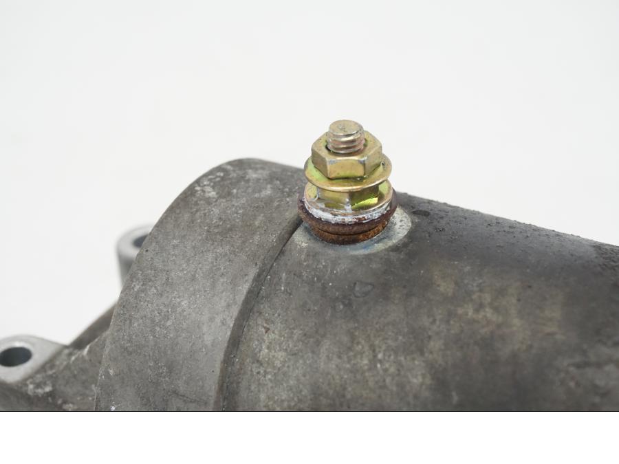 Baksidan på Startmotor från en Honda XL 1000 V -1999 motorcykel.