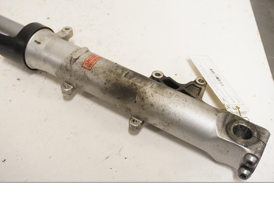 Baksidan på Gaffelben från en Honda CBR 600 RR -2003 motorcykel.