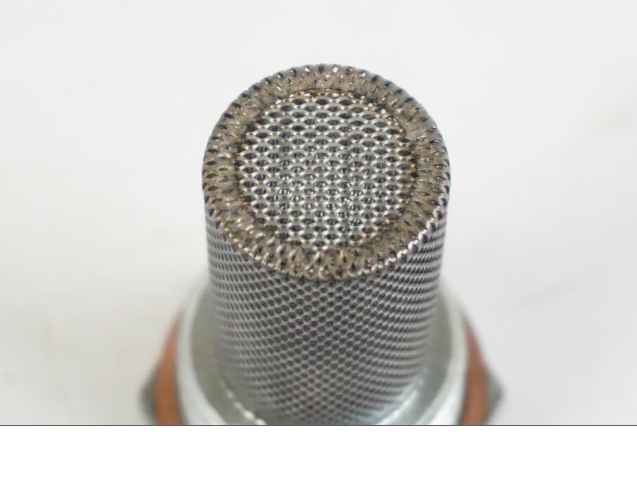 Vänster sida på Oljerör från en BMW F 650 CS -2002 motorcykel.