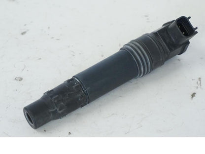 Snett uppifrån på Tändspole från en Kawasaki ER-6N -2012 motorcykel.