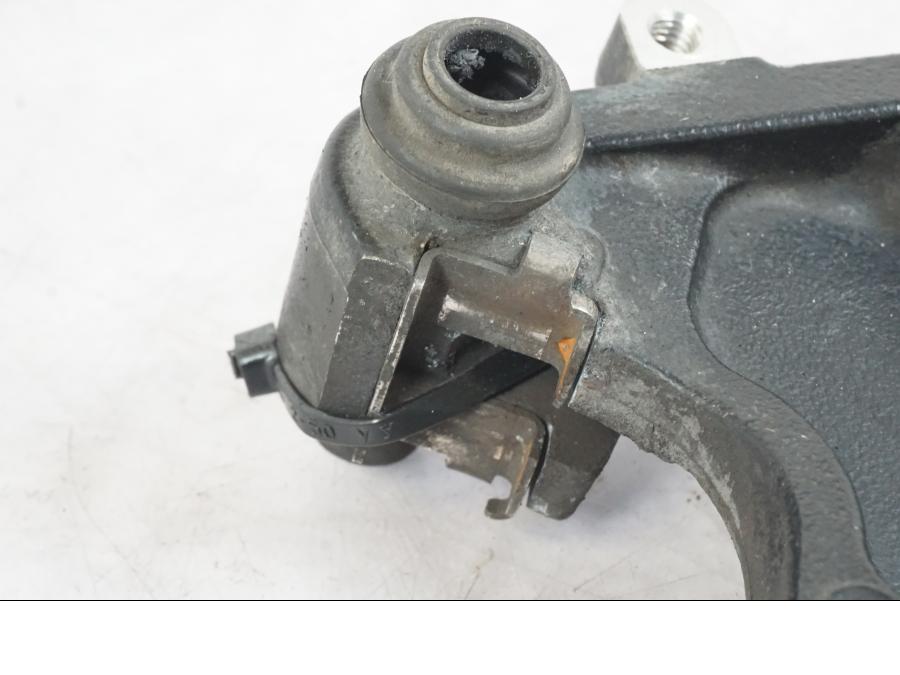 Extrabild1 på Bromsoksfäste från en Honda CBR 1000 F -1999 motorcykel.