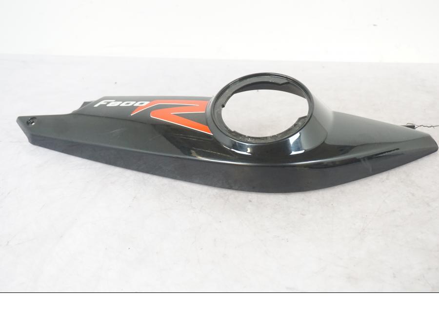 Framsidan på Bakvinge från en BMW F 800 R -2018 motorcykel.