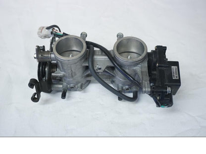 Höger sida på Spjällhus från en Kawasaki ER-6N -2006 motorcykel.