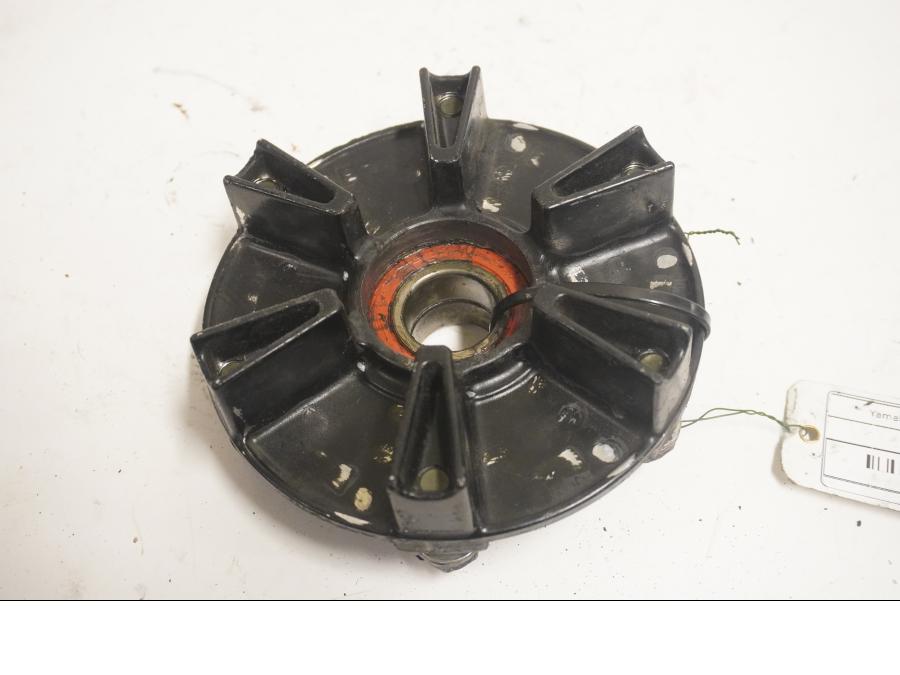 Framsidan på Drevfäste från en Yamaha YZF R6 -2003 motorcykel.