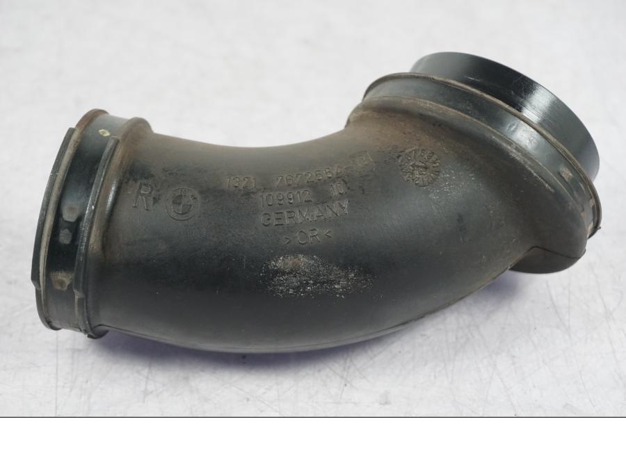 Snett nerifrån på Luftrör från en BMW R 1200 GS -2005 motorcykel.