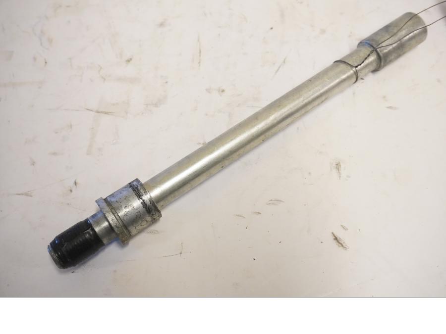 Framsidan på Axel från en Yamaha FZ-8 -2011 motorcykel.