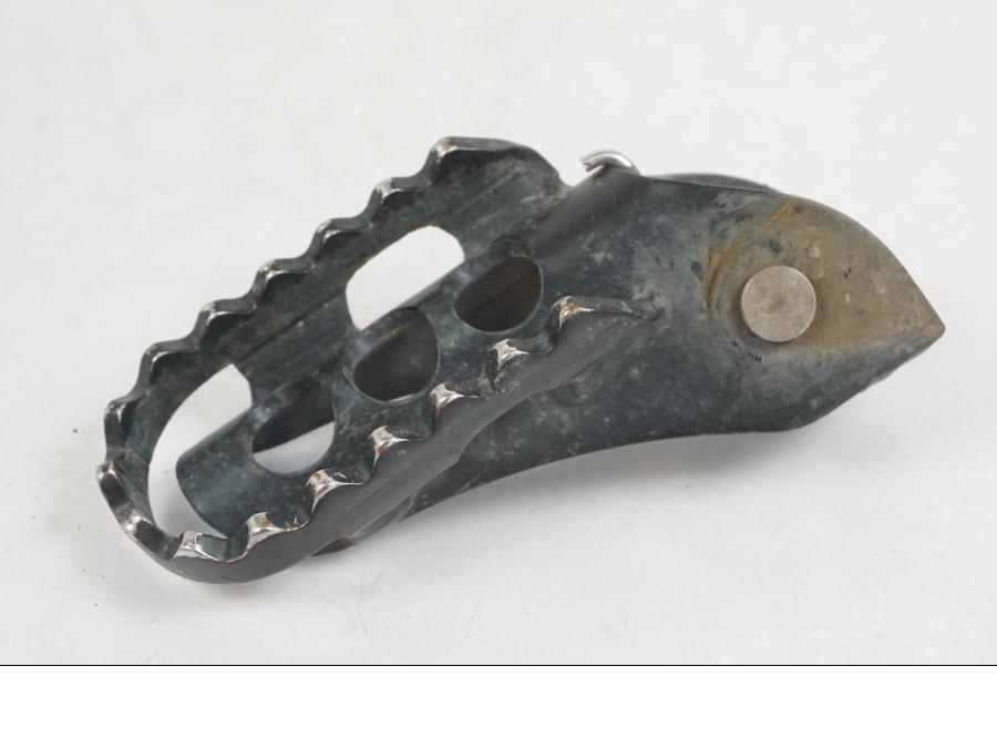 Höger sida på Fotpinne från en BMW F 800 GS -2008 motorcykel.