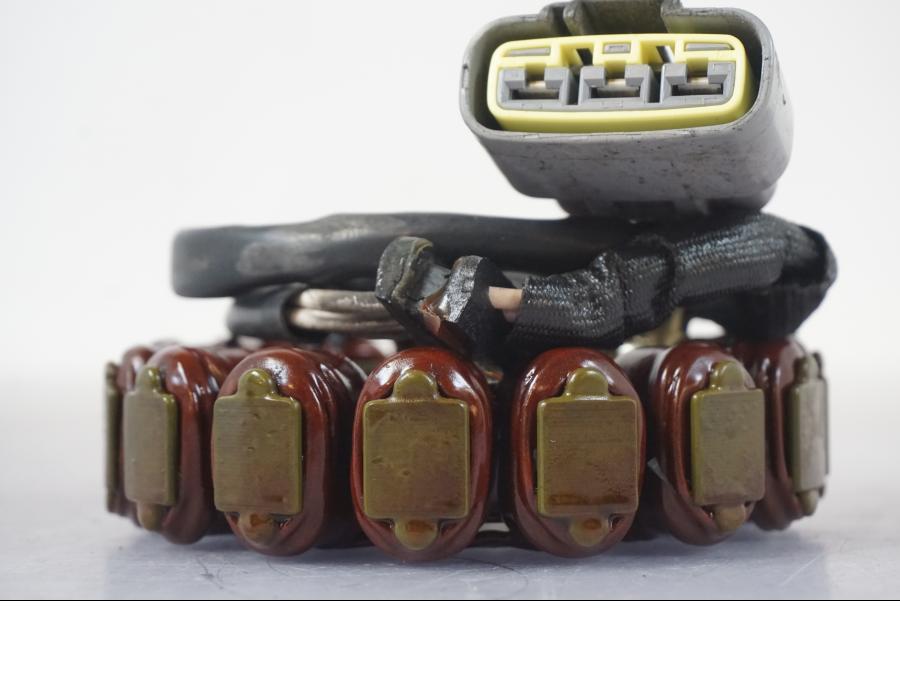 Snett nerifrån på Generator från en Kawasaki ZX-10R -2008 motorcykel.