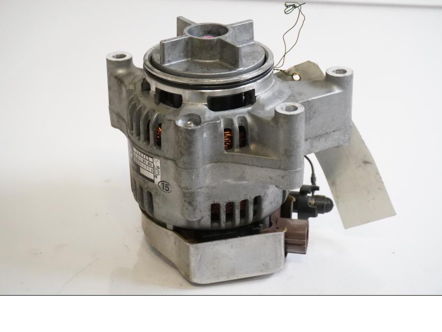 Framsidan på Generator från en BMW K 1200 R -2006 motorcykel.