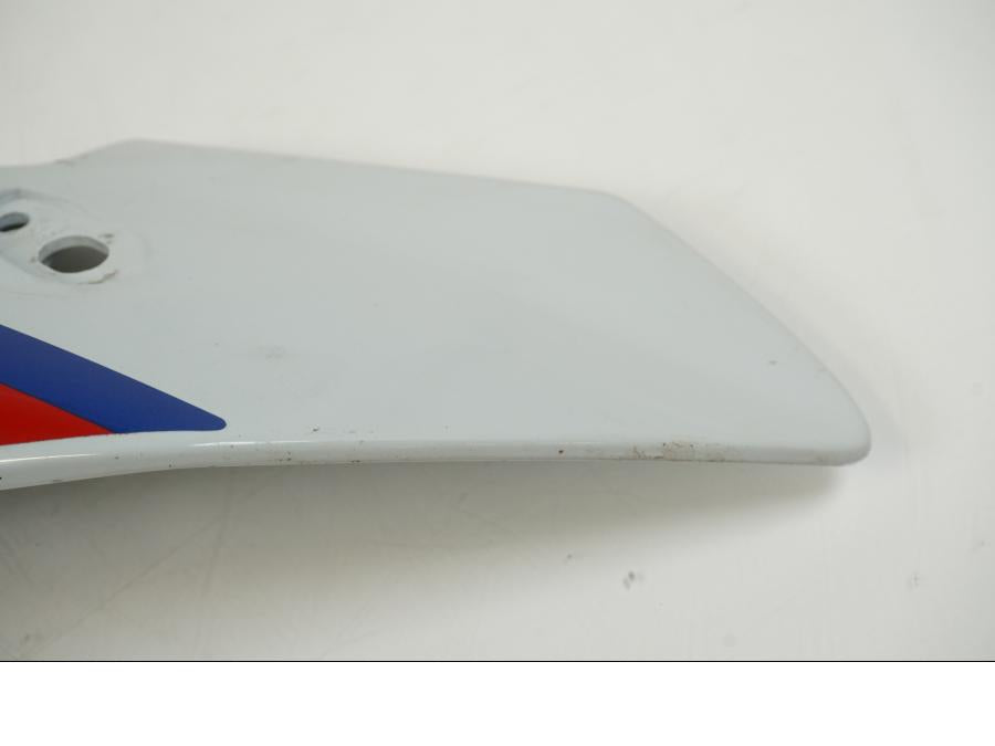 Snett nerifrån på Frontkåpa från en BMW S 1000 R -2019 motorcykel.