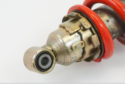 Snett uppifrån på Stötdämpare från en Honda VFR 800 -2000 motorcykel.