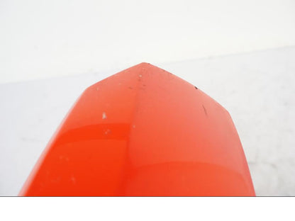 Snett nerifrån på Framskärm från en Yamaha YZF-R 125 -2008 motorcykel.