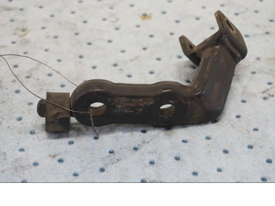 Baksidan på Fotpinnefäste från en BMW F 650 ST -1999 motorcykel.