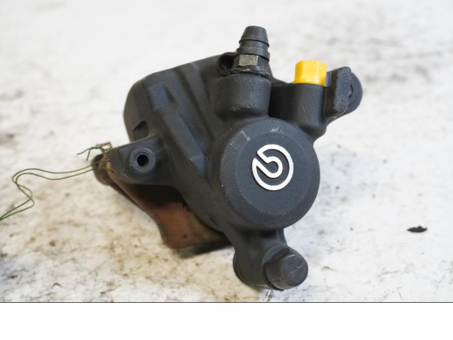 Framsidan på Bromsok från en KTM 990 Super Duke R -2010 motorcykel.