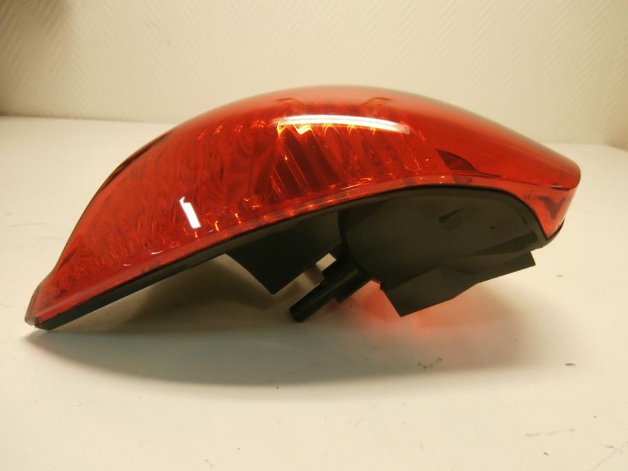 Framsidan på Baklampa från en BMW K 1200 R Sport -2007 motorcykel.