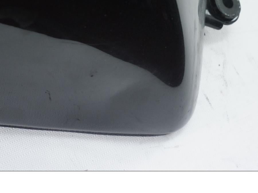 Snett nerifrån på Bensintank från en Kawasaki Z 750 80-tal -1984 motorcykel.