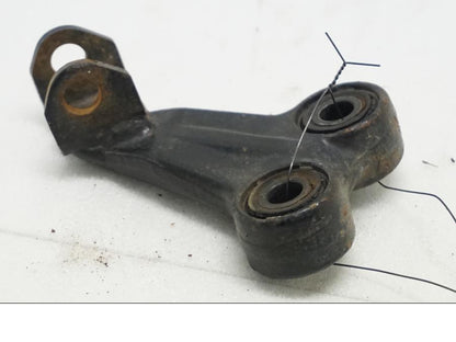 Framsidan på Fotpinnefäste från en Suzuki DR 650 -1996 motorcykel.