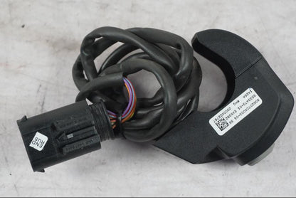 Baksidan på Styrelreglage från en BMW K 1600 GTL -2015 motorcykel.