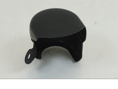 Framsidan på Bromsvätskebehållarkåpa från en Yamaha XVS 1100 -2003 motorcykel.