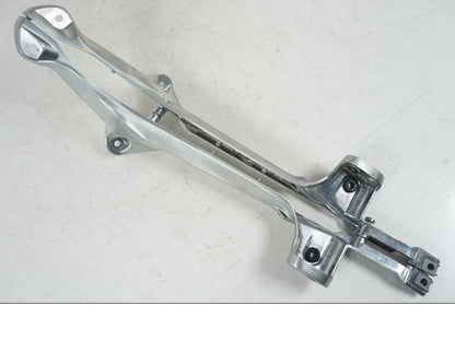 Extrabild5 på Blinkersfäste från en Triumph Speed Triple -2021 motorcykel.