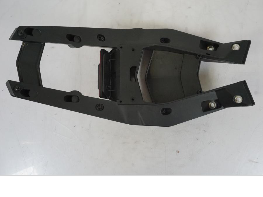 Extrabild1 på Skylthållare från en KTM 1290 Super Duke -2019 motorcykel.