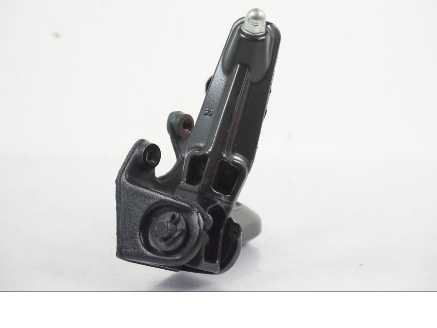 Höger sida på Fotpinne från en KTM 390 Adventure -2021 motorcykel.