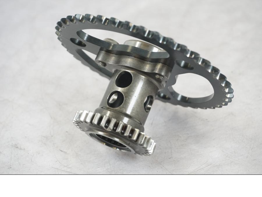 Snett uppifrån på Kamkedjedrev från en BMW R 1200 GSA -2014 motorcykel.