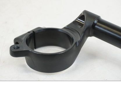 Baksidan på Styre från en Triumph Speed Triple -2021 motorcykel.