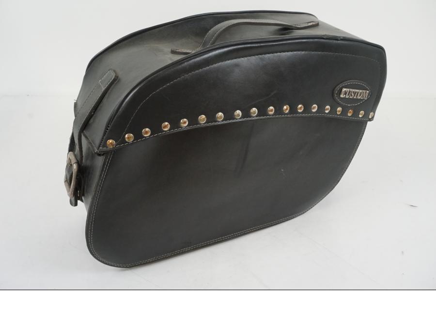 Framsidan på Väska från en Universal Universal -0 moped.