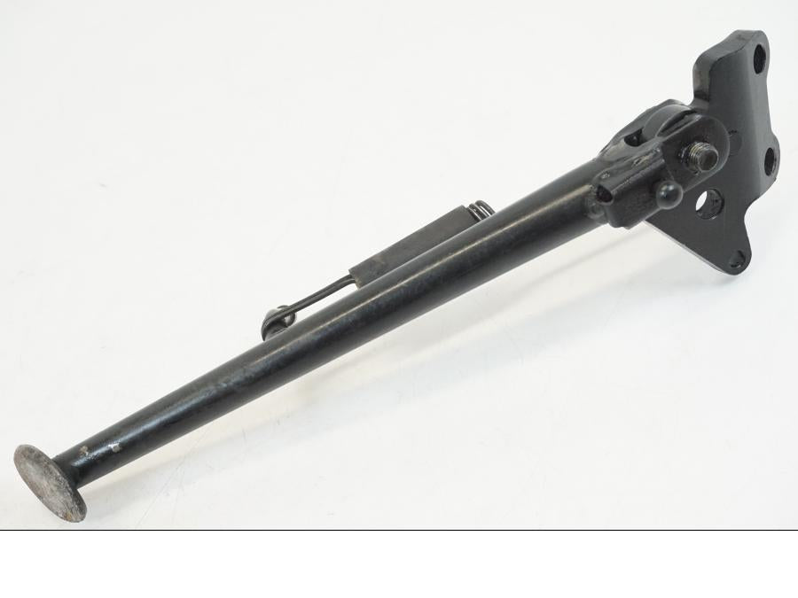 Snett nerifrån på Sidostöd från en Kawasaki ZX-12R -2000 motorcykel.