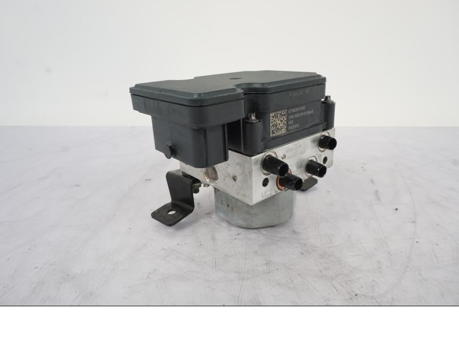 Framsidan på ABS Modulator från en KTM 1290 Super Duke -2019 motorcykel.