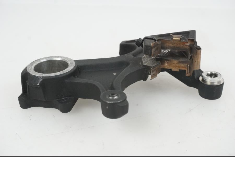 Vänster sida på Bromsoksfäste från en Suzuki GSX-R 750 -2009 motorcykel.